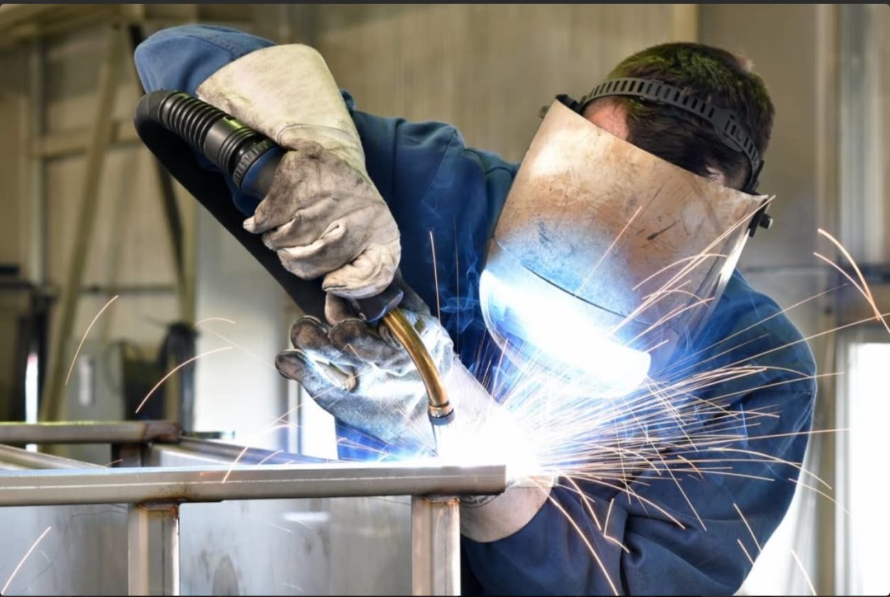 Trabajo de metalúrgica y mantenimiento industrial